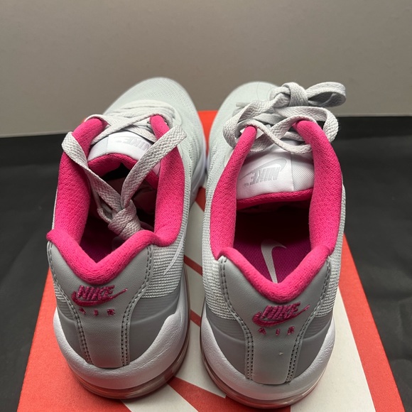 Women’s Nike Air Max Invigor- New in box- Size 6.5 - Picture 6 of 8